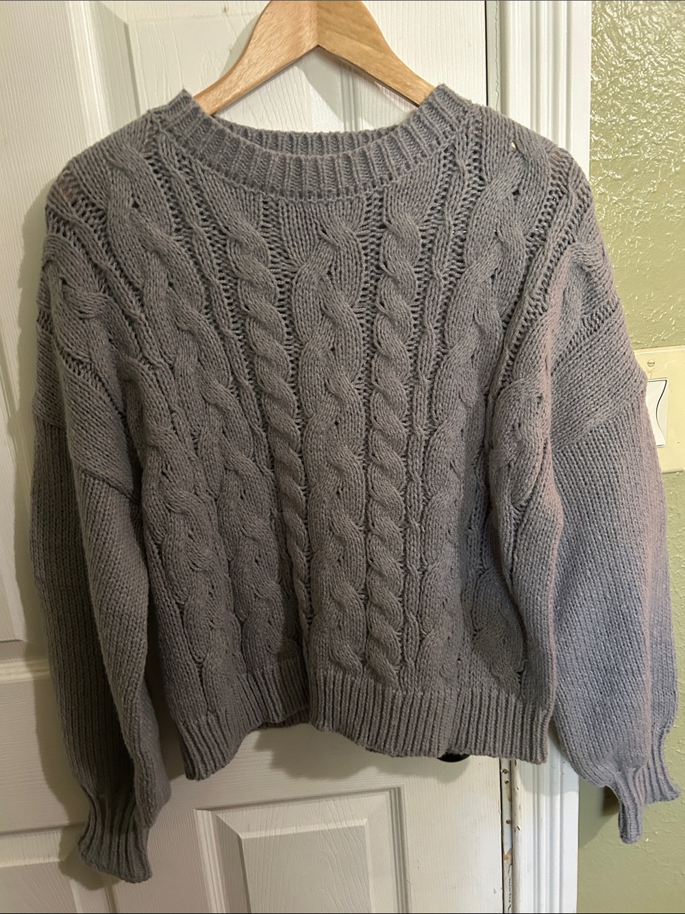 Source Unknown Gray Cable Knit Crewneck Sweater